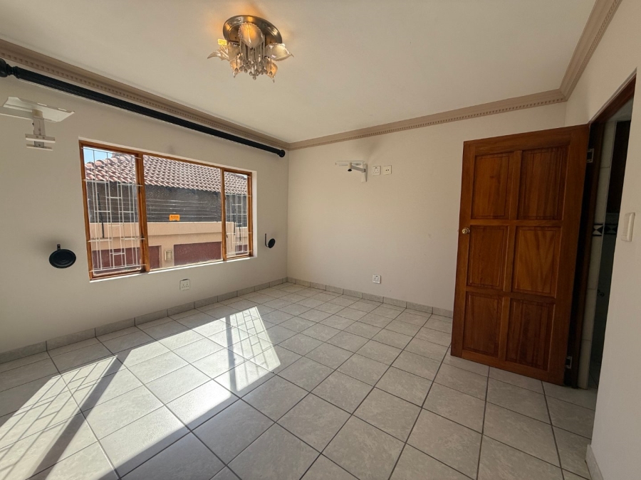 5 Bedroom Property for Sale in Birdwood Estate North West